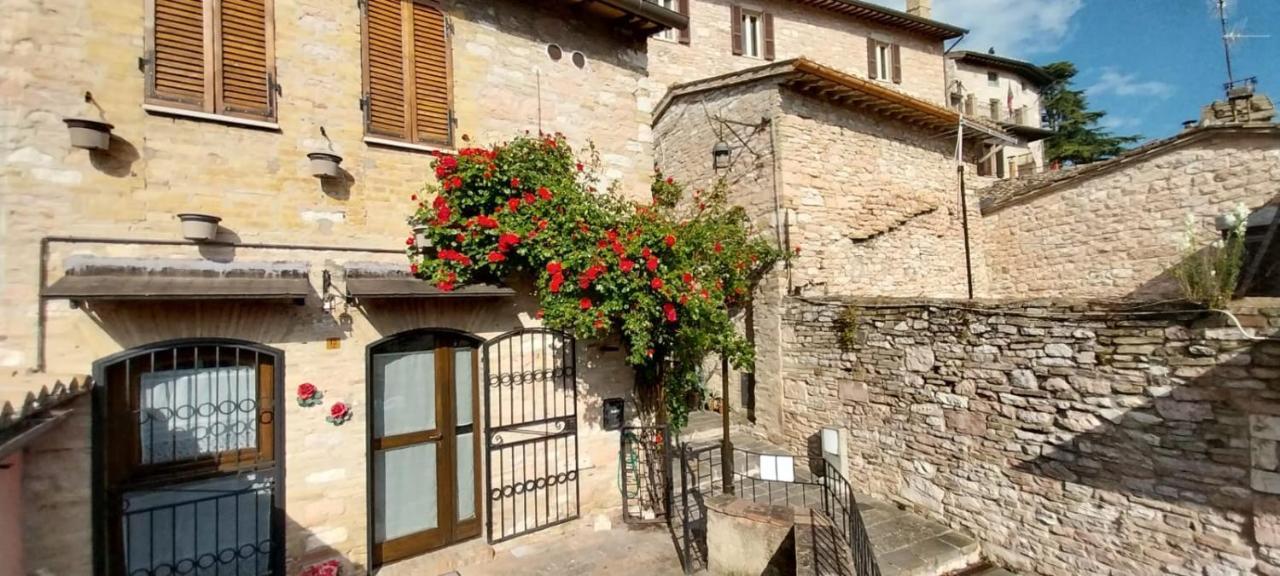CASETTA delle ROSE Assisi Esterno foto