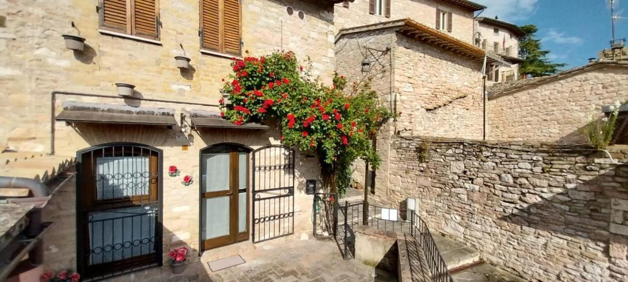 CASETTA delle ROSE Assisi Esterno foto